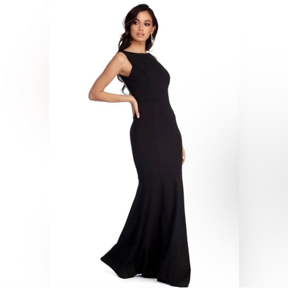 Windsor Black Mermaid Open Back Ruffle Dress Medium